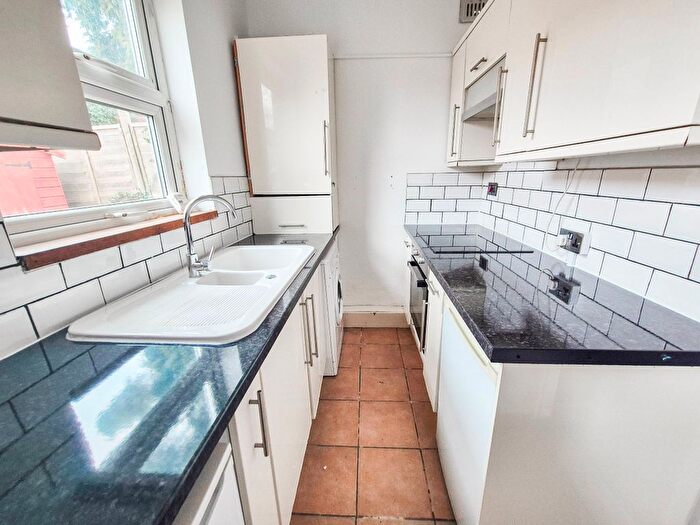 2 Bedroom Flat To Rent In Whitney Avenue, Redbridge, Essex, IG4