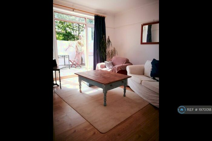 2 Bedroom Flat To Rent In Mannock Road, London, N22