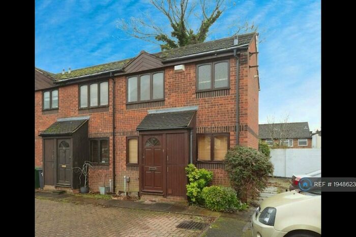 1 Bedroom Semi-Detached House To Rent In Temple Close, London, E11