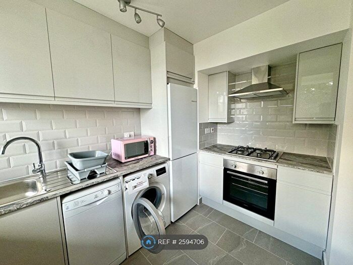 2 Bedroom Flat To Rent In Grayson House, London, EC1V