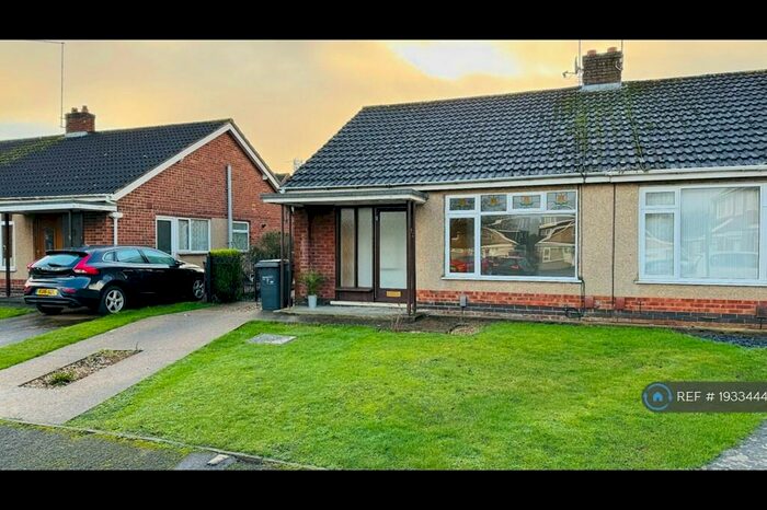 2 Bedroom Bungalow To Rent In Oundle Drive, Northampton, NN3