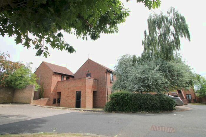 Studio To Rent In Constable Close, Hayes, UB4