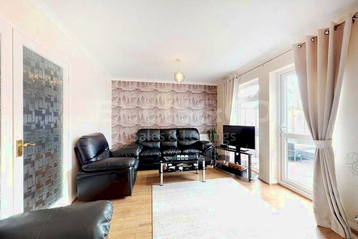 5 Bedroom Property To Rent In Fairways, Stanmore HA7