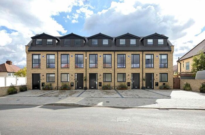 4 Bedroom Terraced House To Rent In Bacon Lane, Edgware, HA8