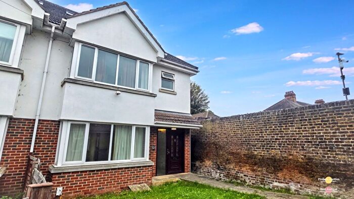 4 Bedroom Semi-detached House For Sale In Mandeville Road, Isleworth, Middlesex, TW7
