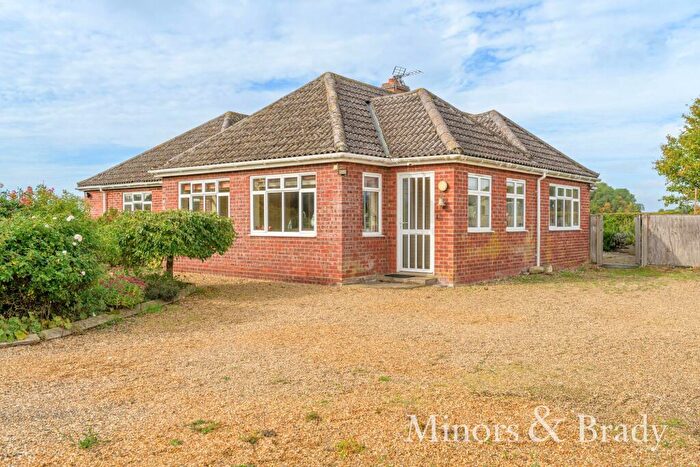 2 Bedroom Detached Bungalow To Rent In The Street, Fersfield, IP22