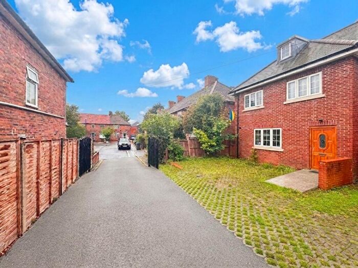 4 Bedroom Property For Sale In Risley Close, Morden, SM4
