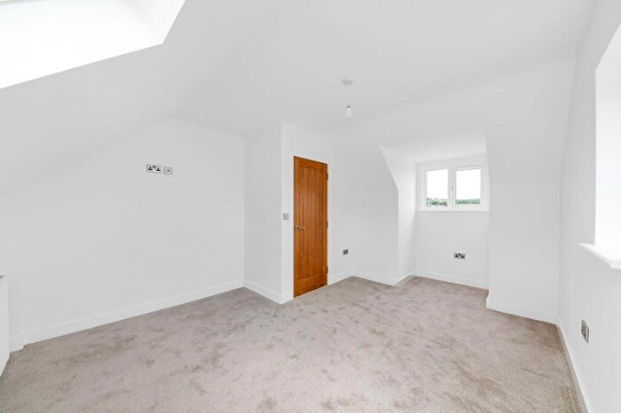 3 Bedroom Semi-Detached House For Sale In Woodland Court, Holmfirth, HD9