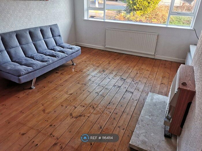 3 Bedroom Bungalow To Rent In Wayland Avenue, Worsbrough, Barnsley, S70