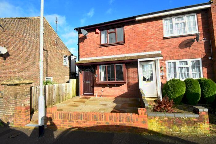 2 Bedroom End Of Terrace House To Rent In Old School Walk, Slip End, LU1