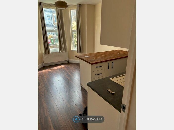 1 Bedroom Flat To Rent In Tankerville Road, London, SW16