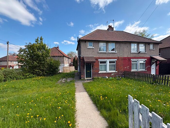 3 Bedroom Semi-Detached House To Rent In Kirkstall Grove, Bradford, BD8