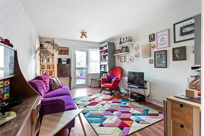 1 Bedroom Flat For Sale In Vulcan Way, London, N7