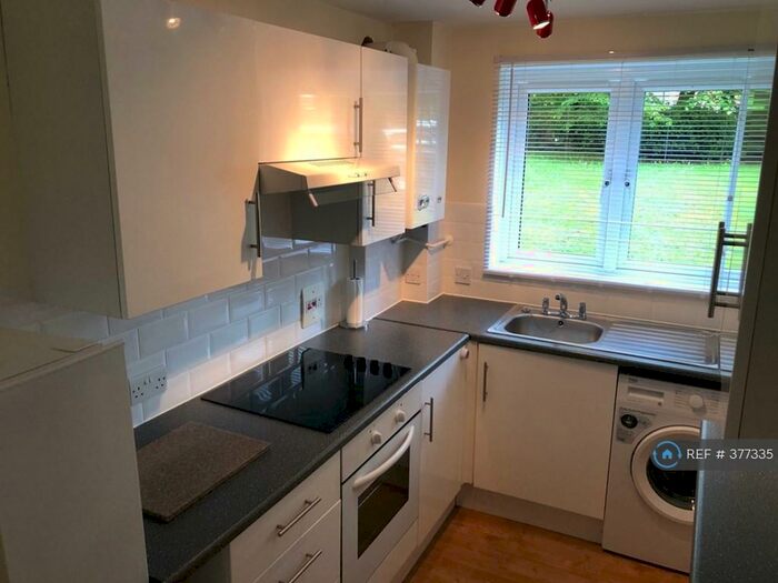 1 Bedroom Flat To Rent In Firbank Court, Bromley, BR2