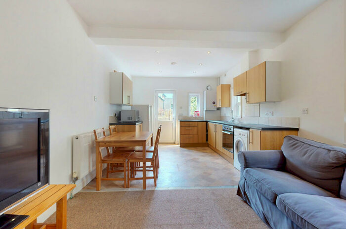 7 Bedroom House To Rent In Hayes Place, BA2
