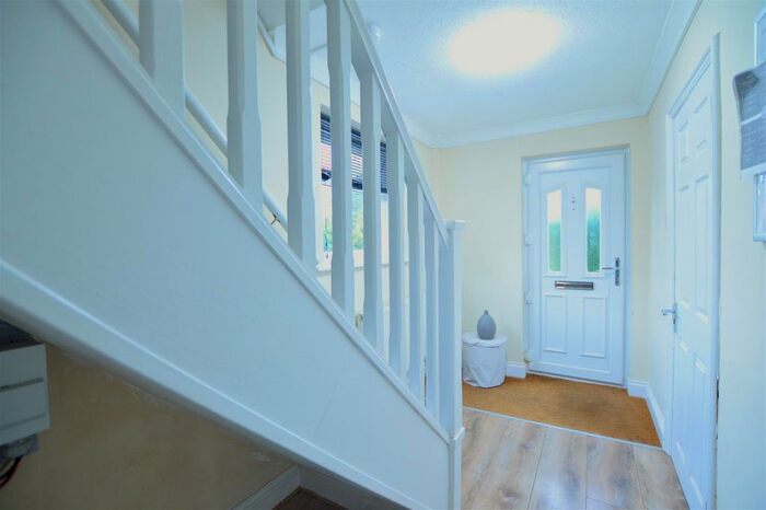 3 Bedroom End Of Terrace House For Sale In Almond Road, Burnham, Slough, SL1