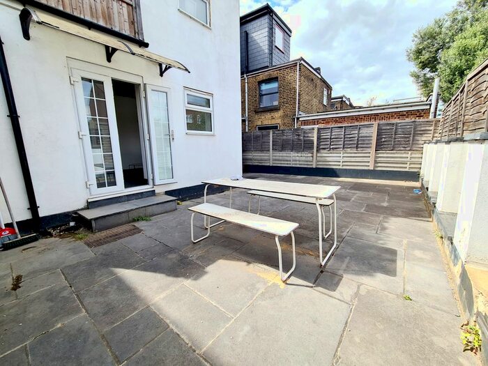 3 Bedroom Flat To Rent In Harringay Road, Harringay, N15