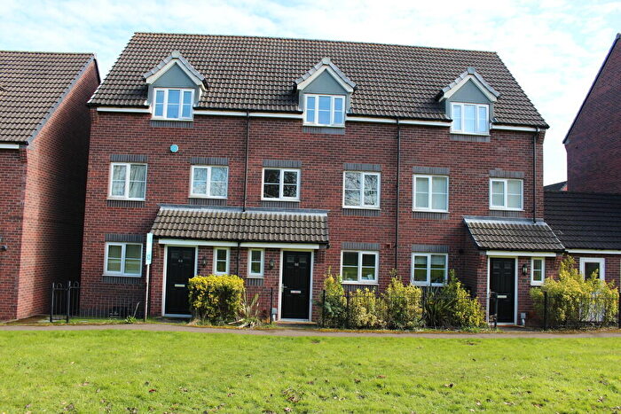 3 Bedroom Town House For Sale In College Green Walk, Mickleover, DE3