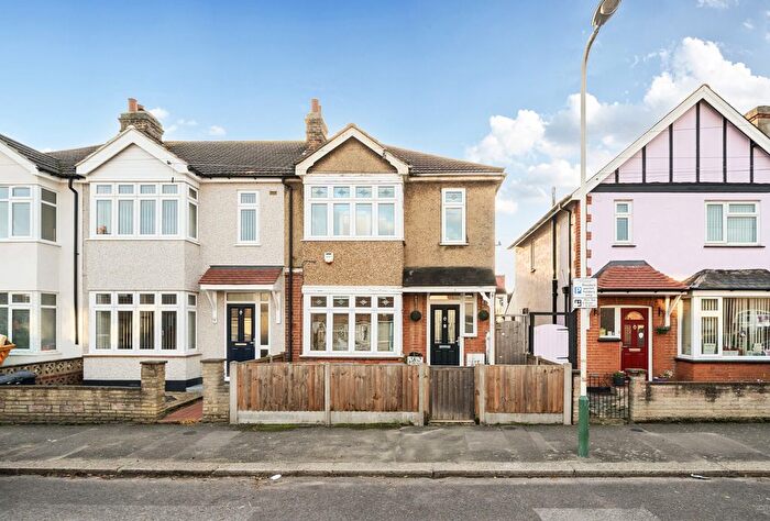 3 Bedroom End Terrace House For Sale In Brooklands Road, Romford, RM7