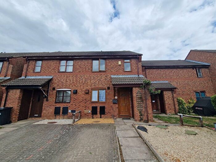 2 Bedroom Semi-detached House For Sale In Malbons Court, Milton Keynes, MK6