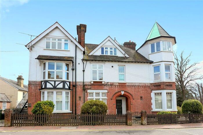 2 Bedroom Flat To Rent In Madeira Park, Tunbridge Wells, Kent, TN2