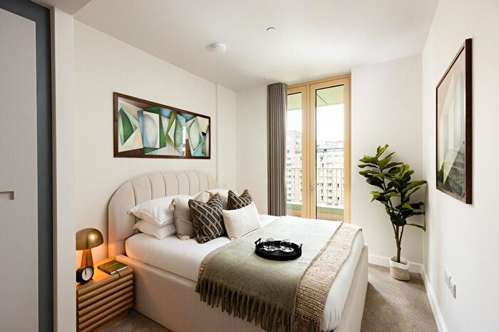 3 Bedroom Flat To Rent In Embassy Boulevard, London, SW11