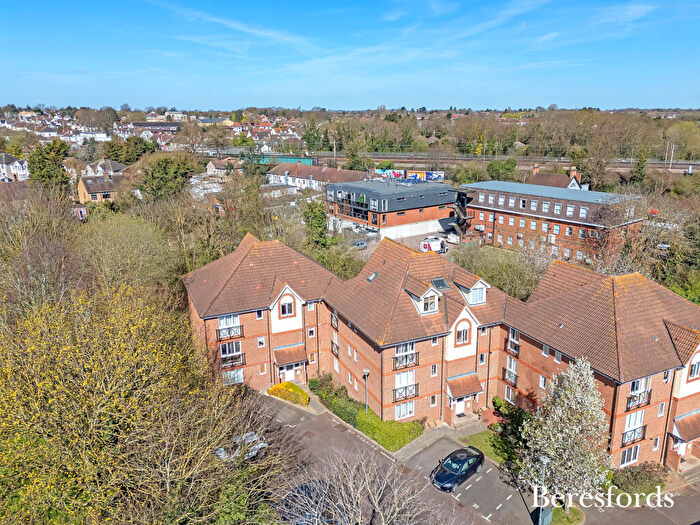 2 Bedroom Apartment For Sale In St. Marys Lane, Upminster, RM14