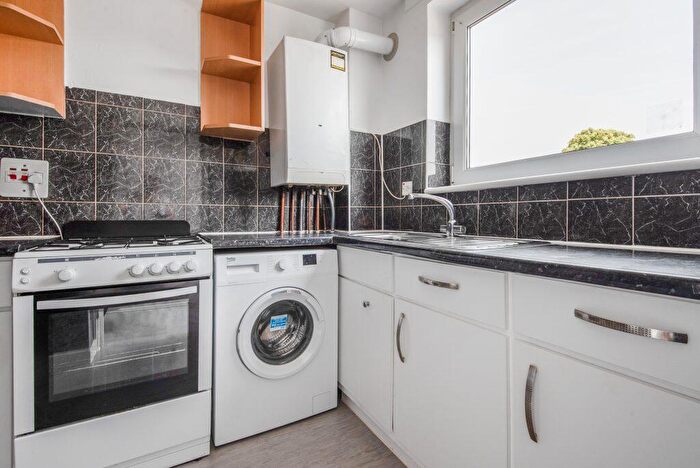 2 Bedroom Maisonette To Rent In Benthal Road, Stoke Newington, N16
