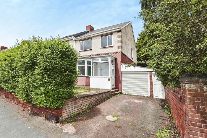 3 Bedroom Semi-Detached House For Sale In Bristnall Hall Lane, Oldbury, West Midlands, B68