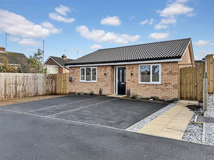 2 Bedroom Detached Bungalow For Sale In Ashridge Close, Rushden, NN10