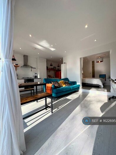 1 Bedroom Flat To Rent In The Limes Avenue, London, N11