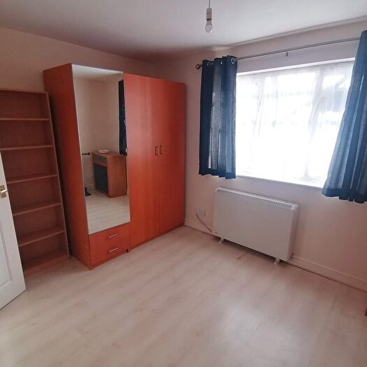 1 Bedroom Flat To Rent In London Road, Hounslow, TW3