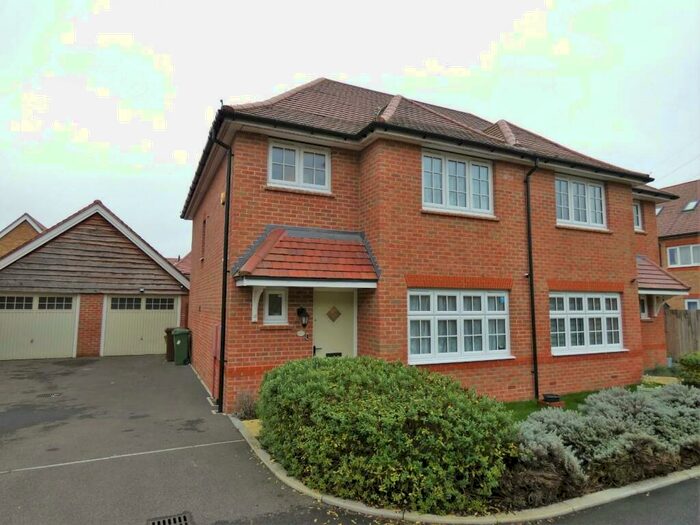 3 Bedroom Semi-Detached House To Rent In Kiln Way, Halling, Rochester, ME2