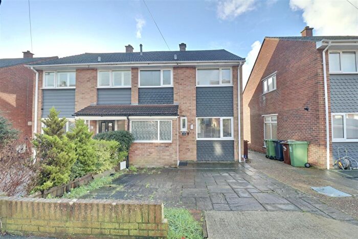 3 Bedroom Semi-Detached House For Sale In Cranborne Road, Portsmouth, PO6