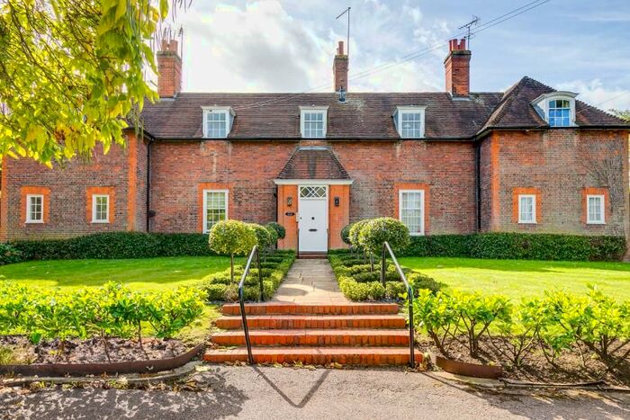 1 Bedroom Flat To Rent In Adelaide Cottages, Homesfield, Hampstead Garden Suburb, NW11