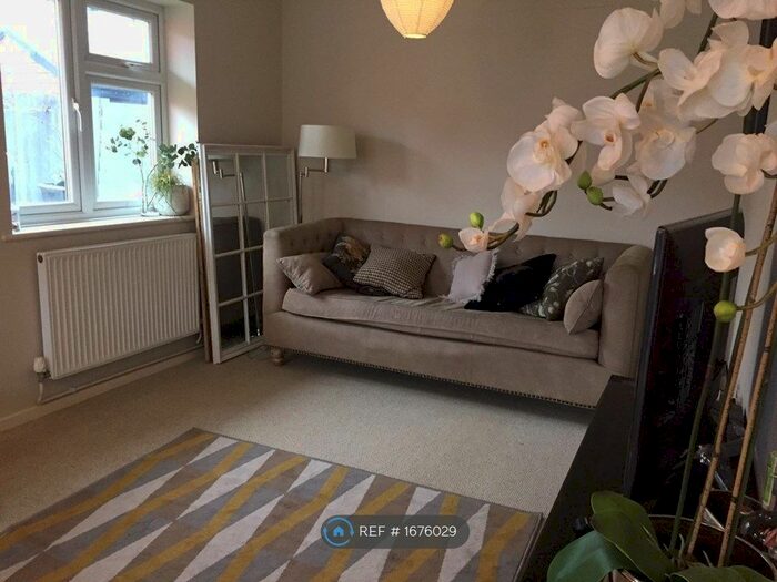 2 Bedroom Flat To Rent In Hennal Street, Epping, CM16