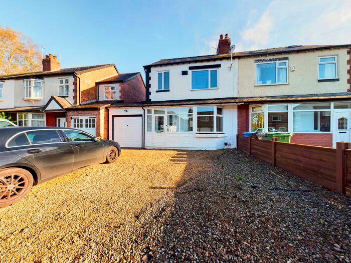 4 Bedroom Semi-Detached House To Rent In Lyndhurst Avenue, Davyhulme, Trafford, M41