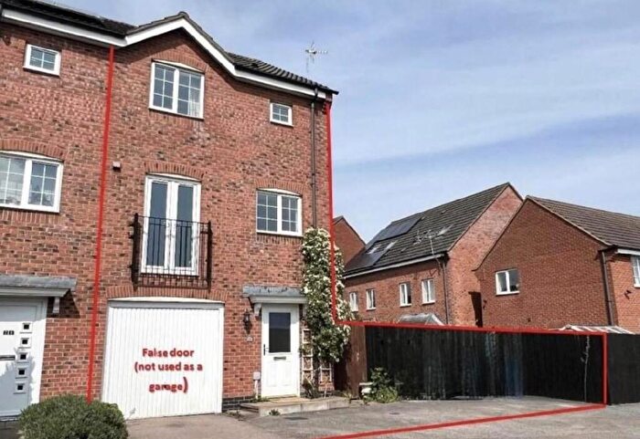 3 Bedroom Town House To Rent In Violet Close, Desborough, Kettering, NN14