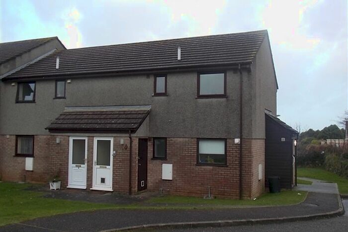 1 Bedroom Flat To Rent In Killiers Court, Pool, Redruth TR15