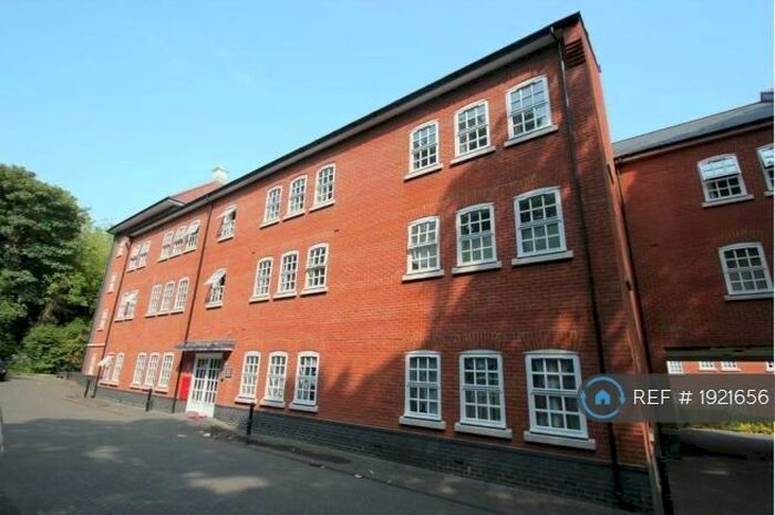 2 Bedroom Flat To Rent In Albany Gardens, Colchester, CO2
