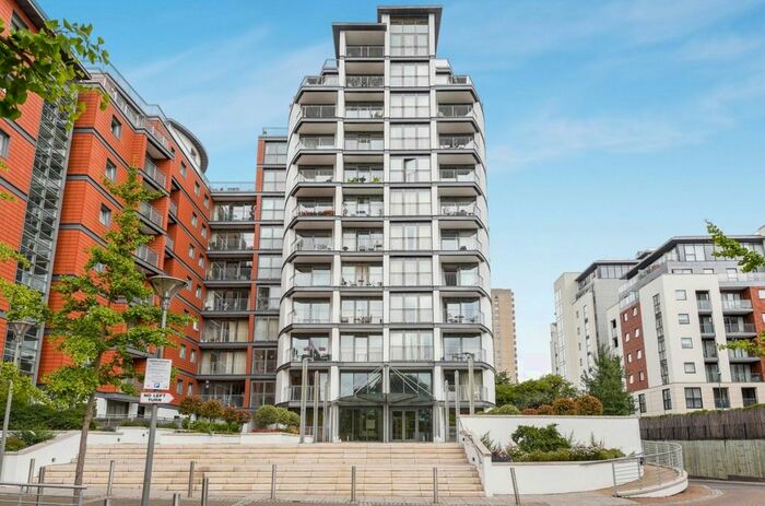 2 Bedroom Flat To Rent In Holland Gardens, High Street, TW8