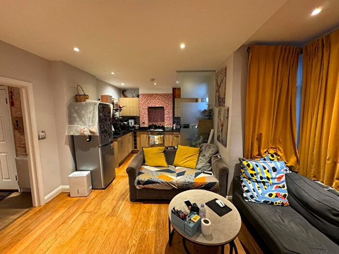 3 Bedroom Flat To Rent In Stile Hall Gardens, Chiswick, London, W4