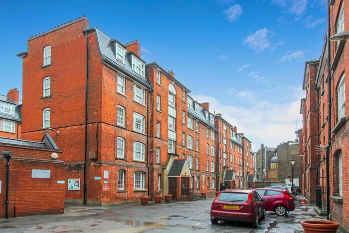 2 Bedroom Flat To Rent In Block F Peabody, Camberwell Green, SE5