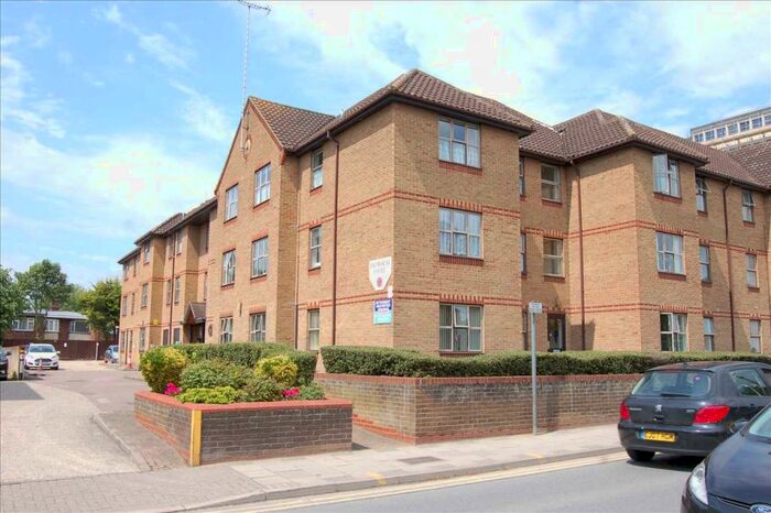 1 Bedroom Retirement Property For Sale In Balmoral Court, Springfield Road, Chelmsford, CM2