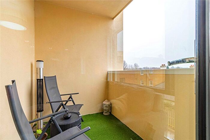 2 Bedroom Apartment For Sale In Stag Lane, Berkhamsted, Hertfordshire, HP4