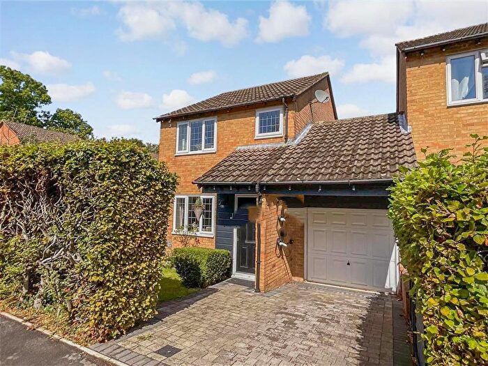 3 Bedroom Detached House For Sale In Woodbury Road, Walderslade Woods, Chatham, Kent, ME5