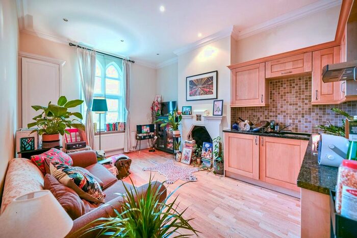 1 Bedroom Flat To Rent In Hatch Lane, Windsor, SL4