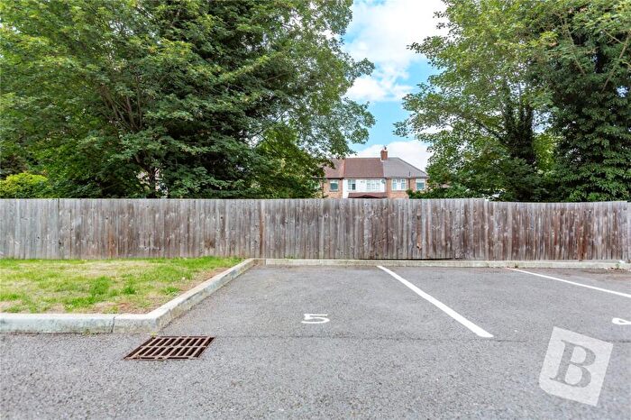 2 Bedroom Apartment For Sale In Upminster Road, Upminster, RM14
