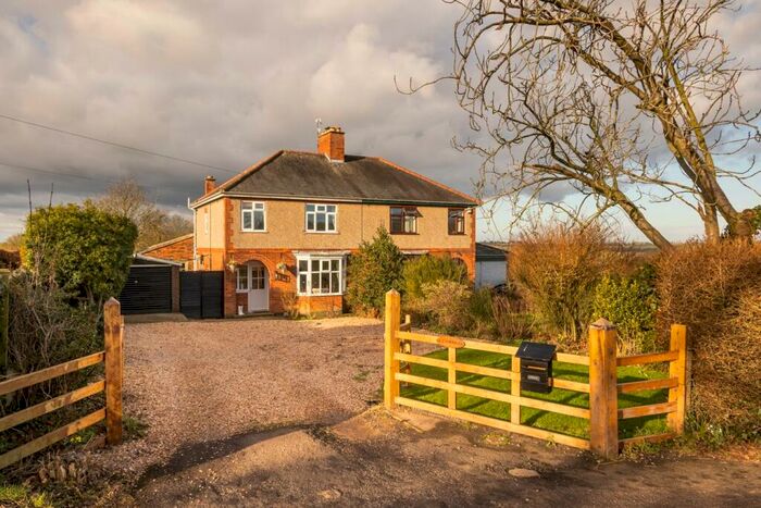 3 Bedroom Semi-Detached House For Sale In Coton Road, Churchover, Rugby, CV23