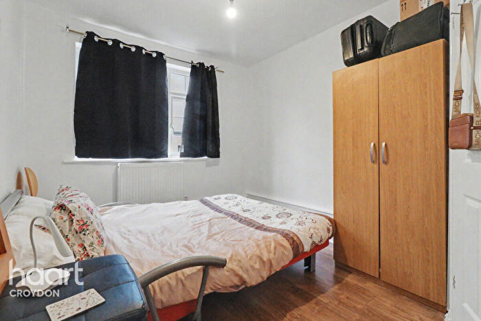 3 Bedroom Block Of Apartments For Sale In St James's Road, Croydon, CR0